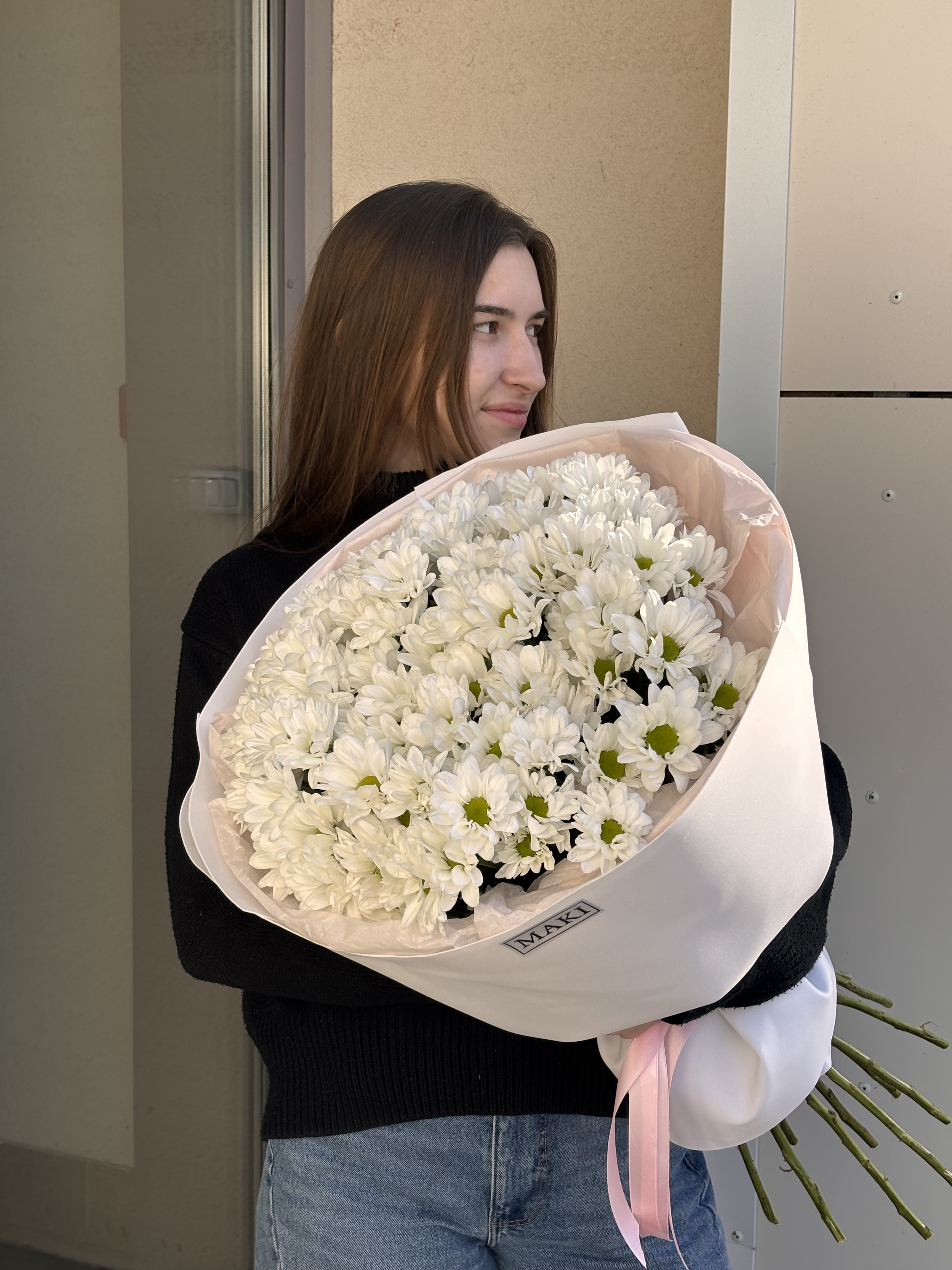 15 Желтых Кустовых Хризантем в изящной корзине